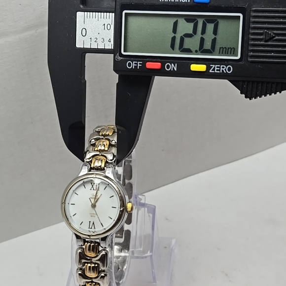 Womens Timex Watch G9 Silver Gold Two-Tone Quartz Bracelet New Battery - Picture 5 of 9